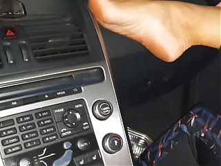 Selenas unexpected blowjob in a car 